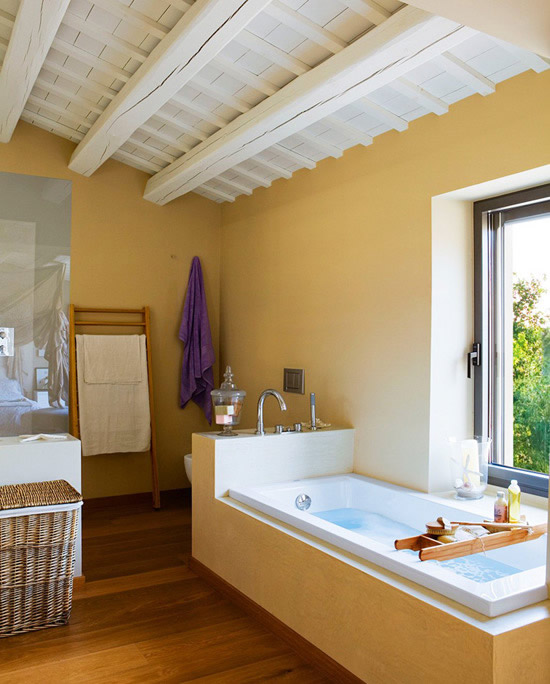 Декоративные потолочные балки из полиуретана