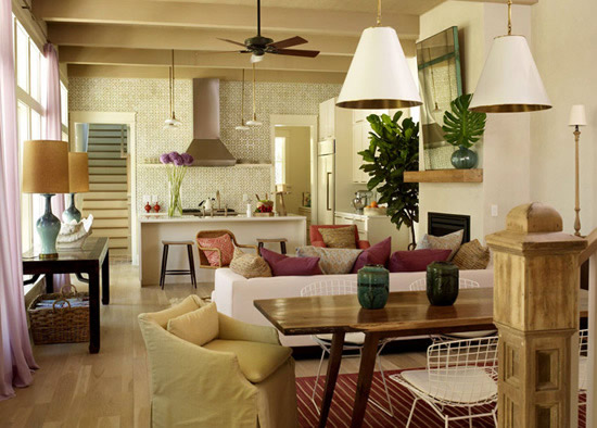 С помощью декоративных потолочных балок можно сделать помещение кофортнее