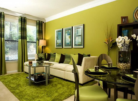 Обои фисташкового цвета в гостиной 