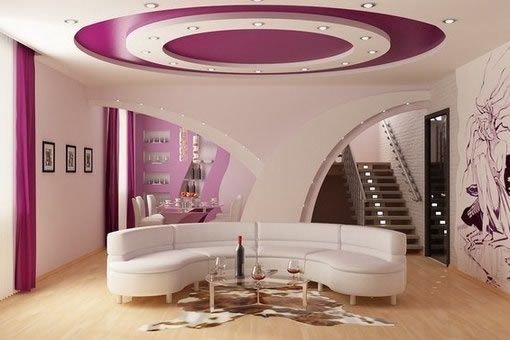 Фото 12 – Гармоничное решение. Дизайн двухуровневого комбинированного потолка с интерьером сочетается не только цветом, но и формой, аккуратно повторяя контуры мебели и декоративных арок