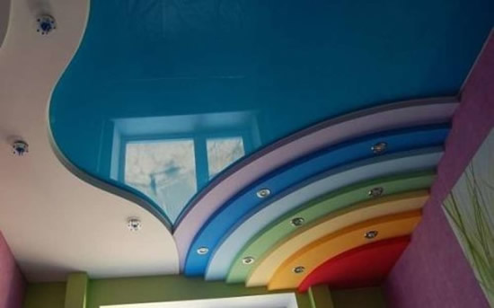 Фото 17 – Оригинальный вариант применения многоуровневого натяжного потолка в детской комнате