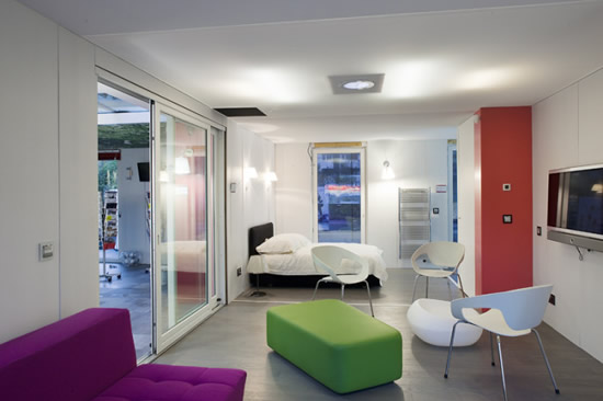 Фото 5 – Натяжной потолок Clipso, матовый, цвет 5081, в прихожей.