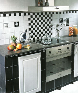 Фото 8 – Укладка плитки в шахматном порядке в интерьере кухни