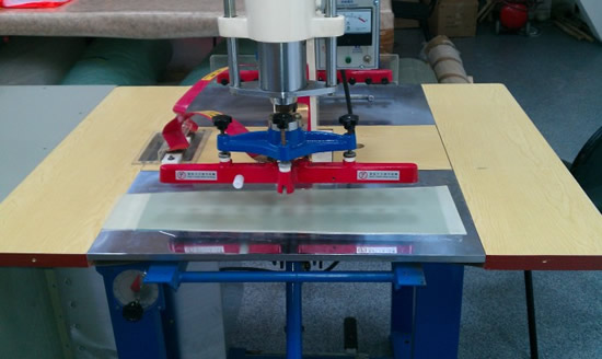 Фото 9 – Существуют различные станки для натяжных потолков, о которых речь шла в одной из предыдущих статей