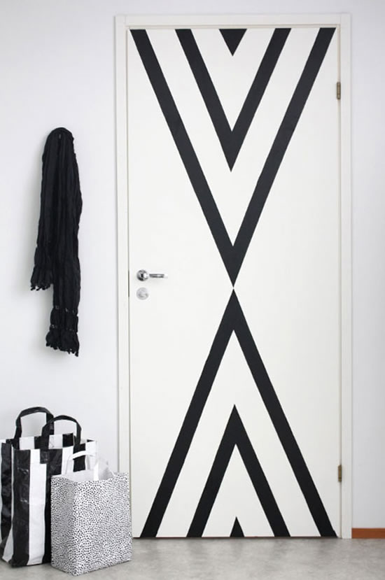 Белые двери с декором