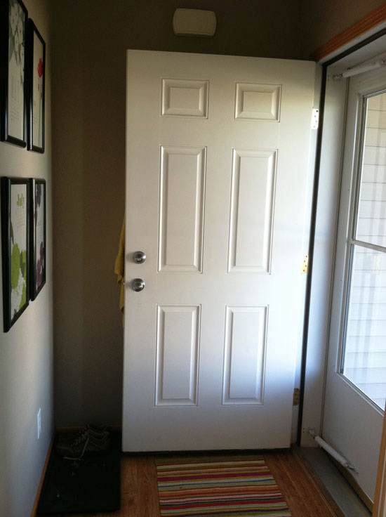 Белые входные двери