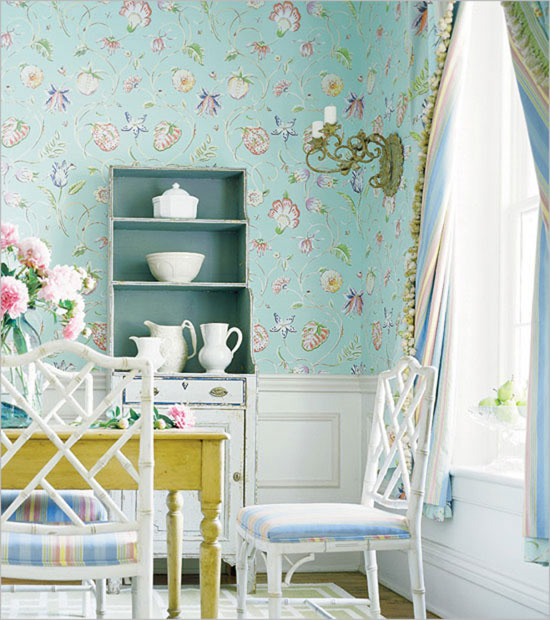 Обои с растительным узором в дачном домике