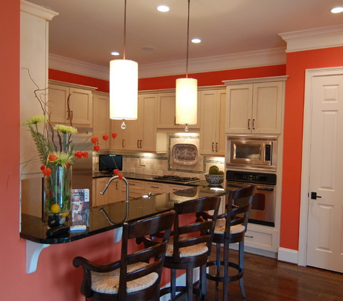 Использование кораллового цвета в интерьере кухни