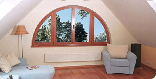 Многостворчатое арочное окно в интерьере