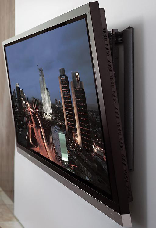 телевизор с кронштейном на стене