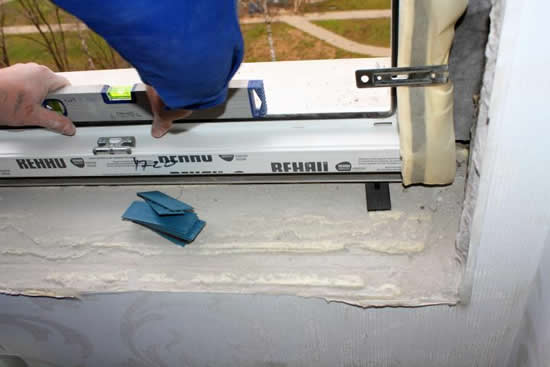 Застекление балкона своими руками примеры