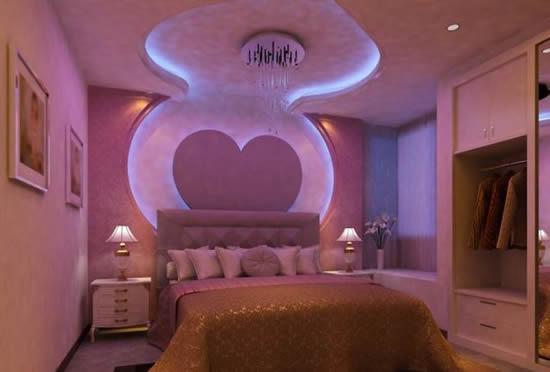 Плавные линии потолка в спальне