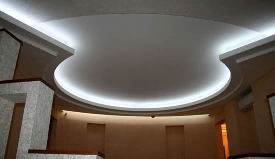 Светодиодная лента в специальной нише