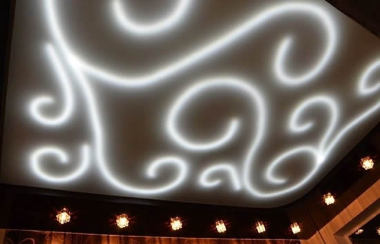 Светодиодная лента внутри конструкции потолка