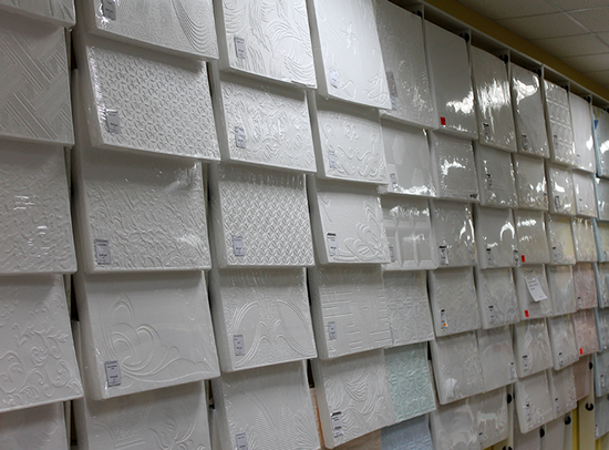 Разновиности плитки для потолка