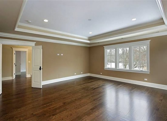 Напольный полиуретановый плинтус