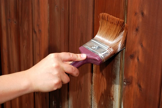 Обработка дерева морилкой