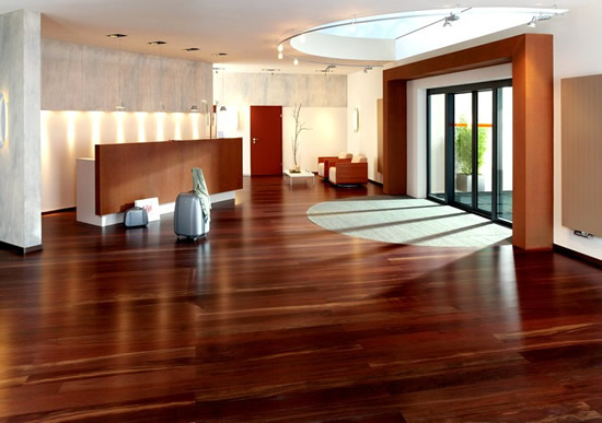 Уход за лакированным паркетом2