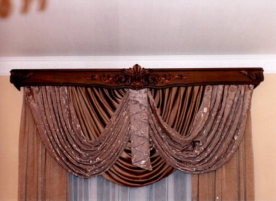 Деревянные потолочные карнизы для штор