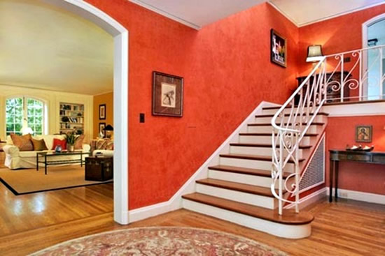 Терракотовый-цвет-в-интерьере-прихожей